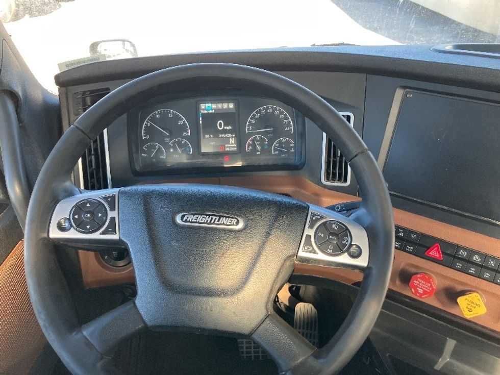 Day Cab Tractor-Heavy Duty Tractors-Freightliner-2020-T12664ST-Fontana-CA-347,030\n\t\tmiles-$ 59,250 - Image 11