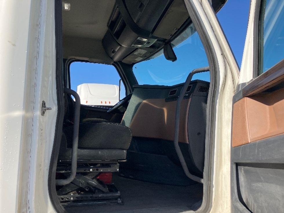 Day Cab Tractor-Heavy Duty Tractors-Freightliner-2020-T12664ST-Fontana-CA-347,030\n\t\tmiles-$ 59,250 - Image 12