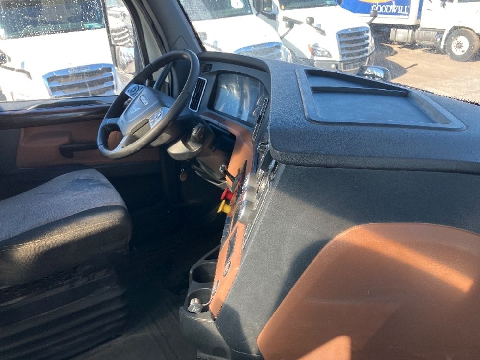 Day Cab Tractor-Heavy Duty Tractors-Freightliner-2020-T12664ST-Fontana-CA-347,030\n\t\tmiles-$ 59,250 - Image 14