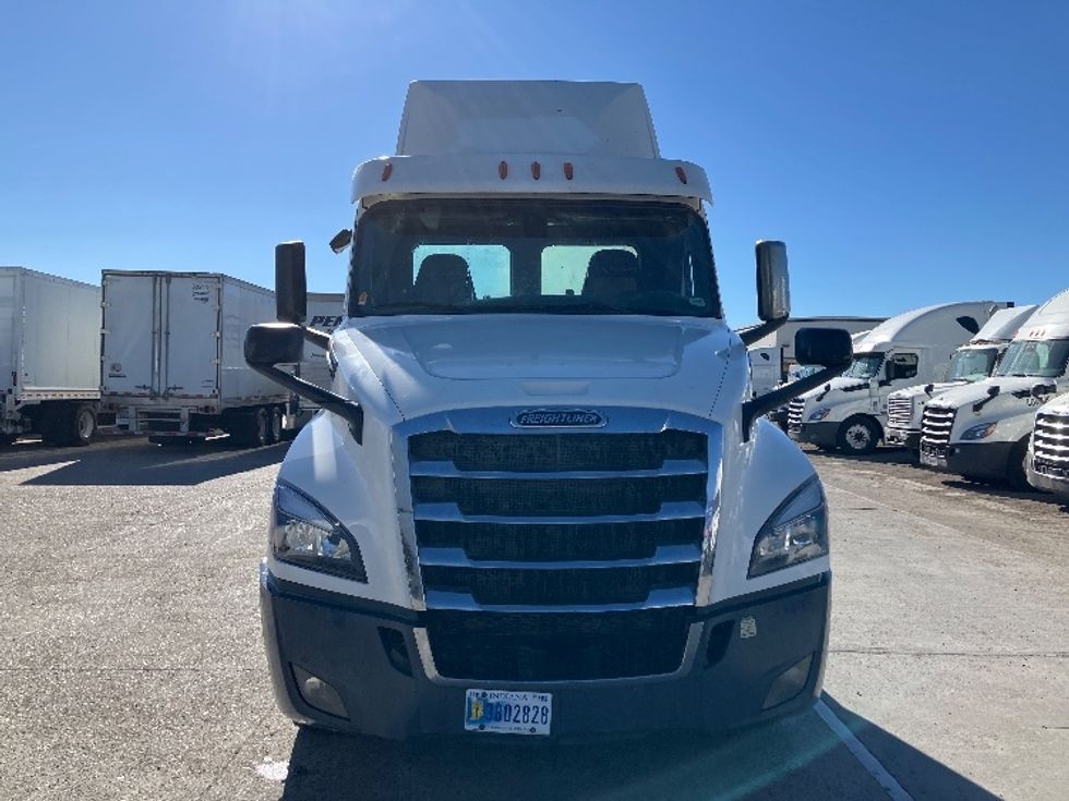 Day Cab Tractor-Heavy Duty Tractors-Freightliner-2020-T12664ST-Fontana-CA-347,030\n\t\tmiles-$ 59,250 - Image 2