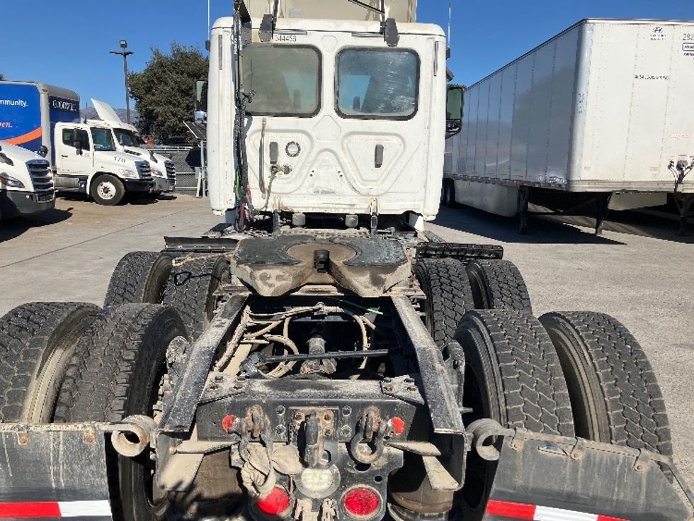 Day Cab Tractor-Heavy Duty Tractors-Freightliner-2020-T12664ST-Fontana-CA-347,030\n\t\tmiles-$ 59,250 - Image 6