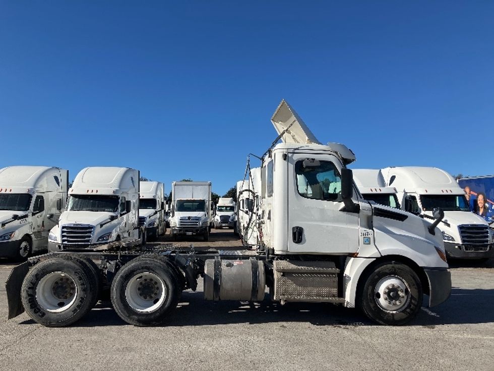 Day Cab Tractor-Heavy Duty Tractors-Freightliner-2020-T12664ST-Fontana-CA-347,030\n\t\tmiles-$ 59,250 - Image 8