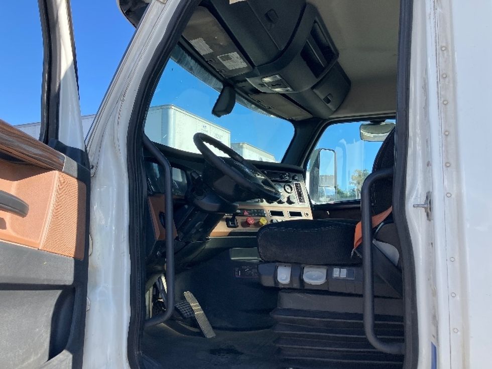 Day Cab Tractor-Heavy Duty Tractors-Freightliner-2020-T12664ST-Fontana-CA-347,030\n\t\tmiles-$ 59,250 - Image 9