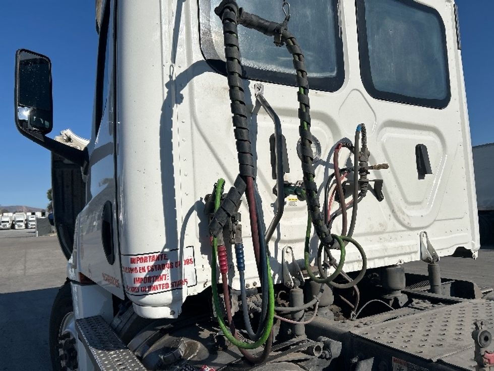 Day Cab Tractor-Heavy Duty Tractors-Freightliner-2020-T12664ST-Fontana-CA-351,841\n\t\tmiles-$ 59,000 - Image 17