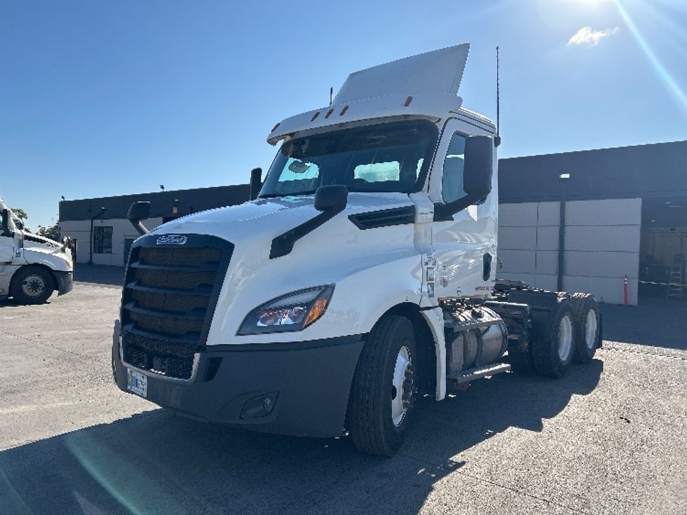 Day Cab Tractor-Heavy Duty Tractors-Freightliner-2020-T12664ST-Fontana-CA-351,841\n\t\tmiles-$ 59,000 - Image 3