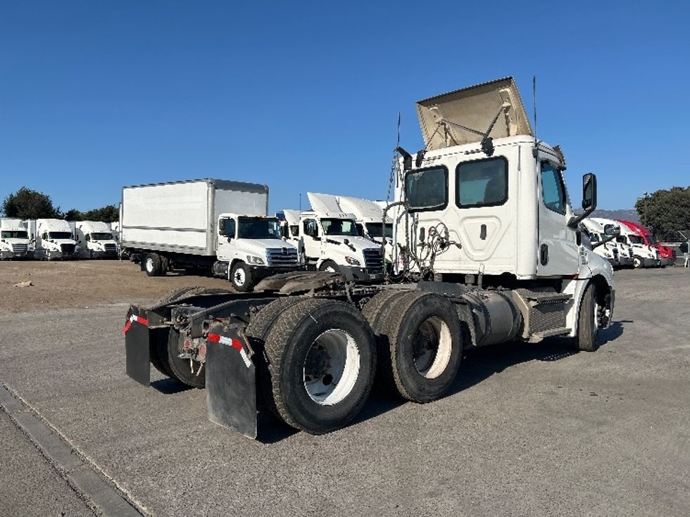 Day Cab Tractor-Heavy Duty Tractors-Freightliner-2020-T12664ST-Fontana-CA-351,841\n\t\tmiles-$ 59,000 - Image 7