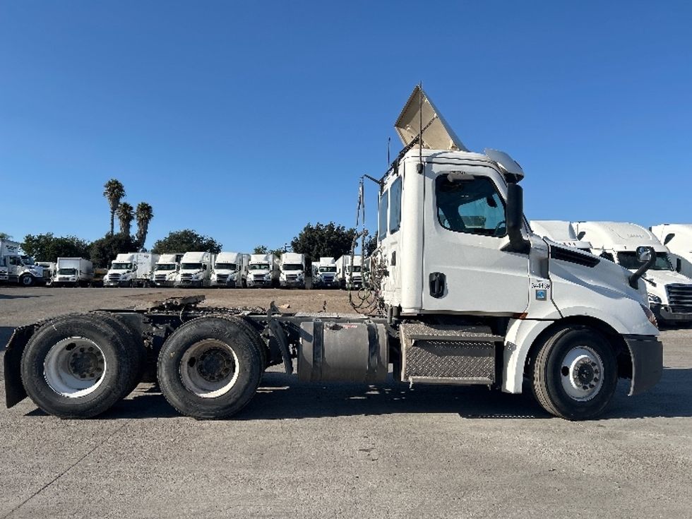 Day Cab Tractor-Heavy Duty Tractors-Freightliner-2020-T12664ST-Fontana-CA-351,841\n\t\tmiles-$ 59,000 - Image 8