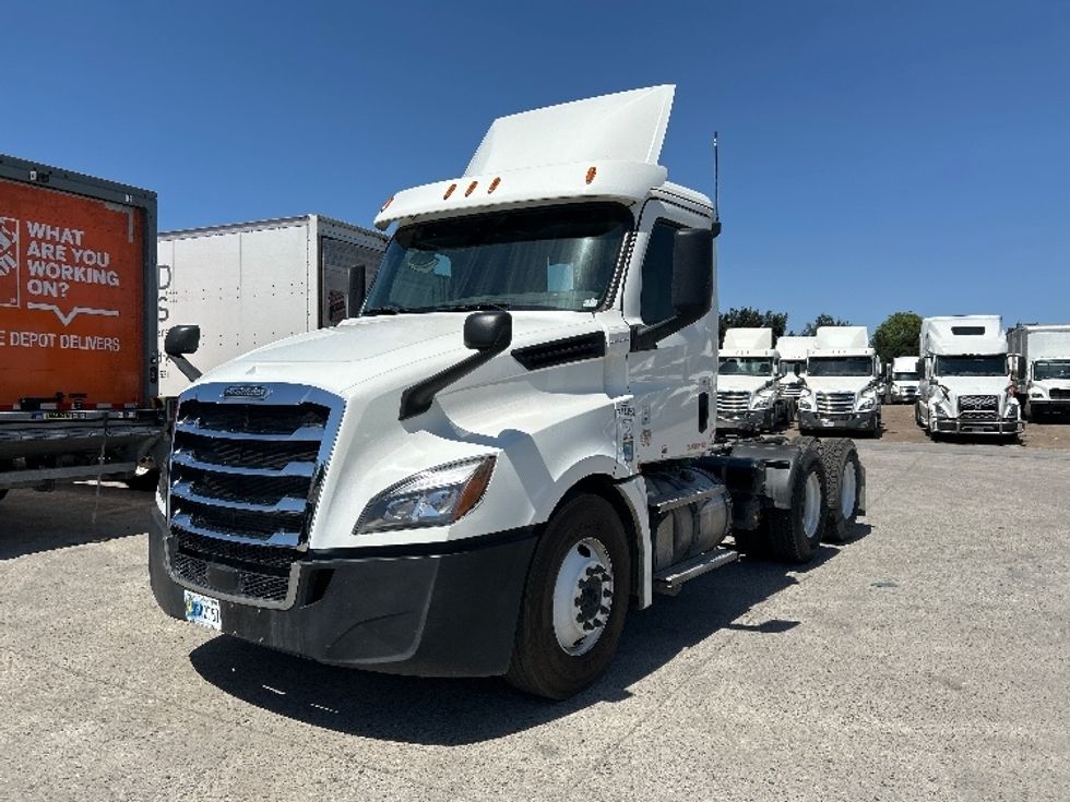 Day Cab Tractor-Heavy Duty Tractors-Freightliner-2020-T12664ST-Fontana-CA-353,050\n\t\tmiles-$ 58,750 - Image 1
