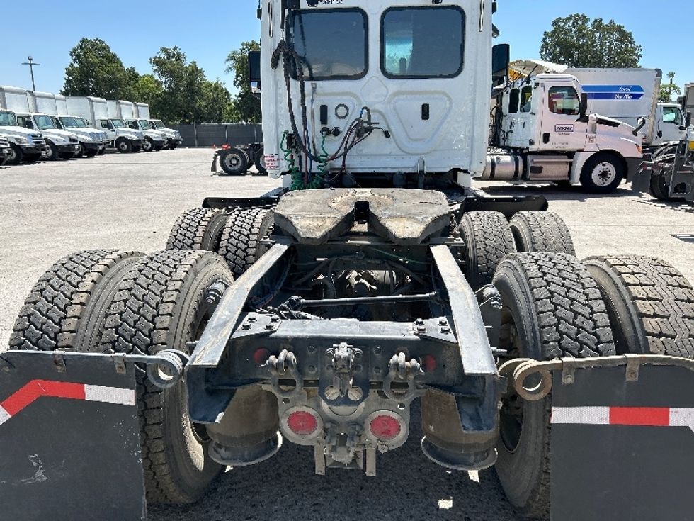 Day Cab Tractor-Heavy Duty Tractors-Freightliner-2020-T12664ST-Fontana-CA-353,050\n\t\tmiles-$ 58,750 - Image 6