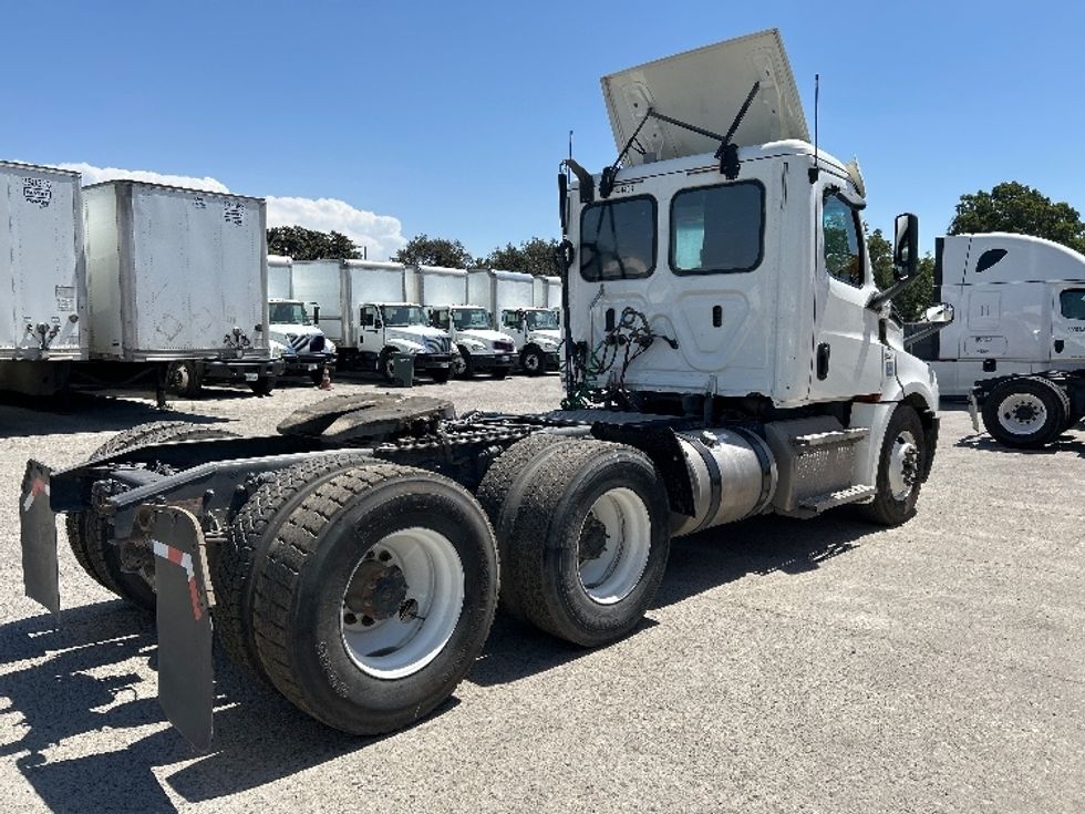 Day Cab Tractor-Heavy Duty Tractors-Freightliner-2020-T12664ST-Fontana-CA-353,050\n\t\tmiles-$ 58,750 - Image 7