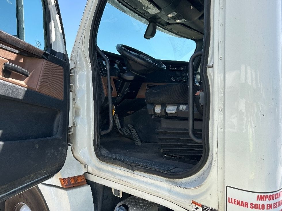 Day Cab Tractor-Heavy Duty Tractors-Freightliner-2020-T12664ST-Fontana-CA-353,050\n\t\tmiles-$ 58,750 - Image 9