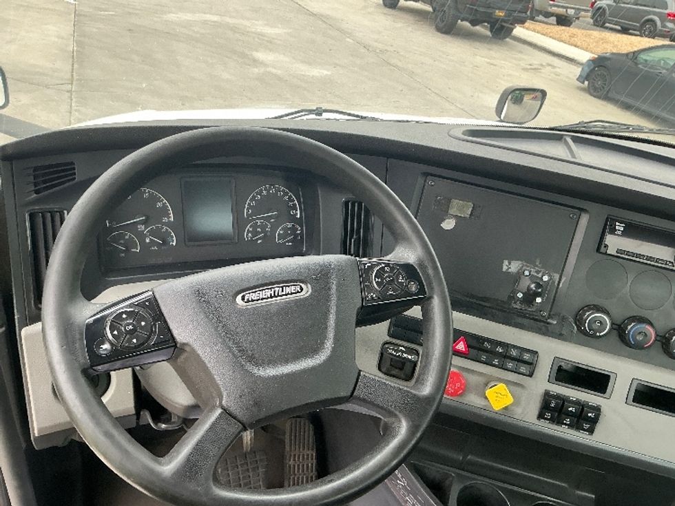 Day Cab Tractor-Heavy Duty Tractors-Freightliner-2020-T12664ST-Fontana-CA-356,090\n\t\tmiles-$ 53,750 - Image 11