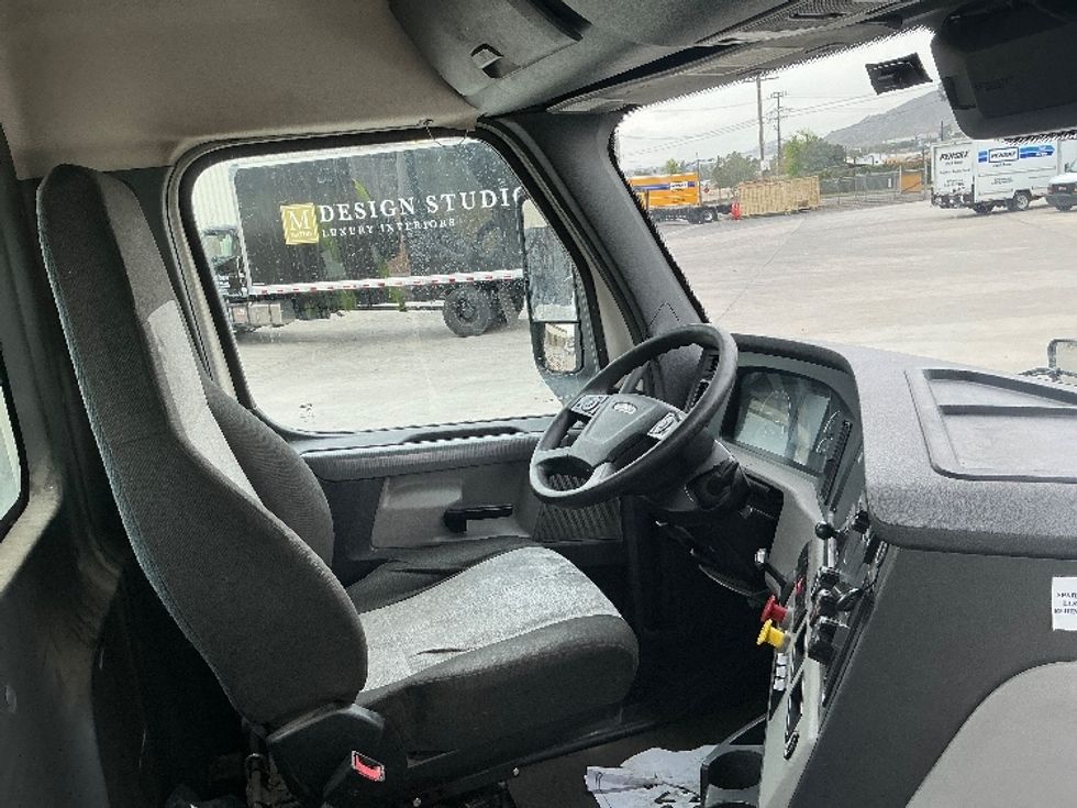 Day Cab Tractor-Heavy Duty Tractors-Freightliner-2020-T12664ST-Fontana-CA-356,090\n\t\tmiles-$ 53,750 - Image 14