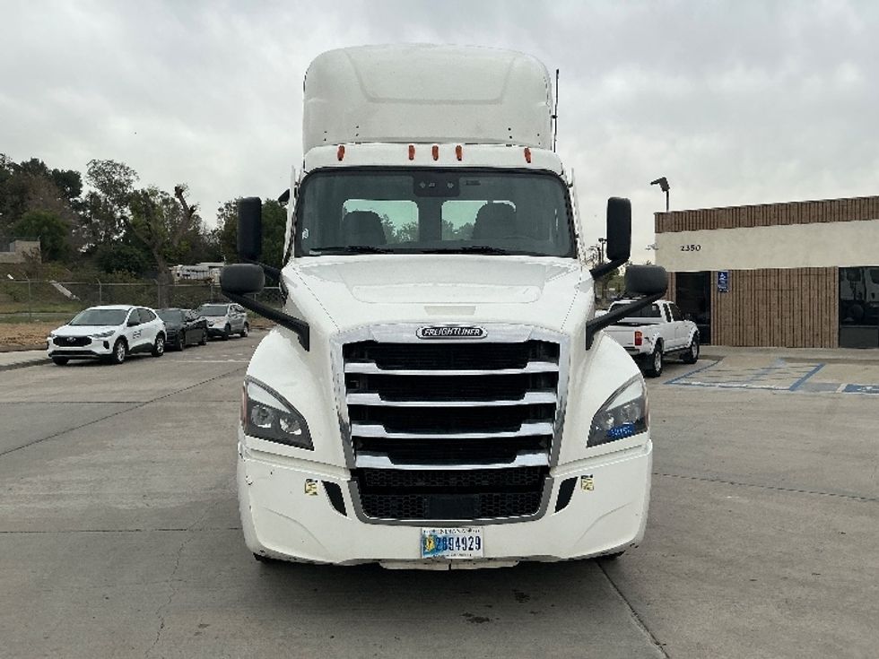 Day Cab Tractor-Heavy Duty Tractors-Freightliner-2020-T12664ST-Fontana-CA-356,090\n\t\tmiles-$ 53,750 - Image 2