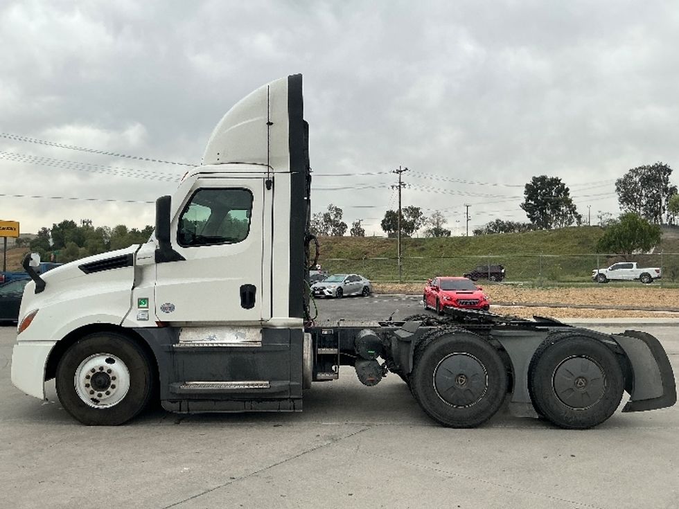 Day Cab Tractor-Heavy Duty Tractors-Freightliner-2020-T12664ST-Fontana-CA-356,090\n\t\tmiles-$ 53,750 - Image 4