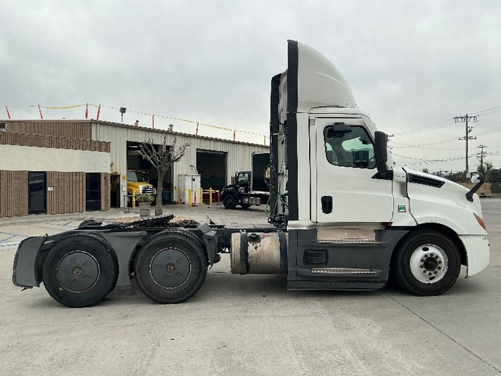 Day Cab Tractor-Heavy Duty Tractors-Freightliner-2020-T12664ST-Fontana-CA-356,090\n\t\tmiles-$ 53,750 - Image 8