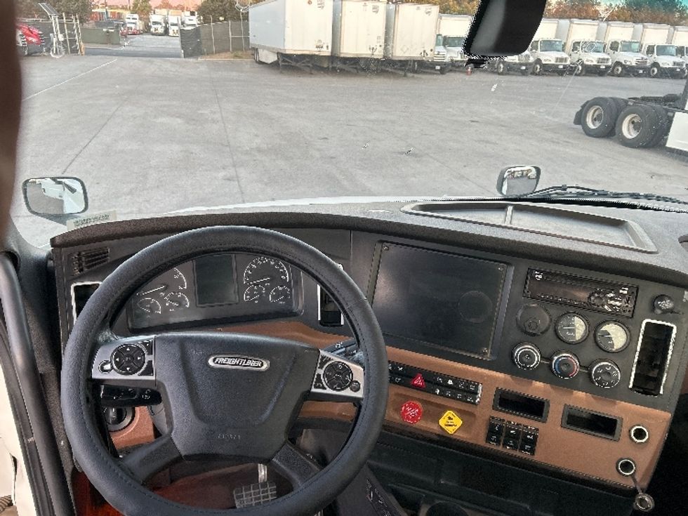 Day Cab Tractor-Heavy Duty Tractors-Freightliner-2020-T12664ST-Fontana-CA-356,248\n\t\tmiles-$ 59,250 - Image 11