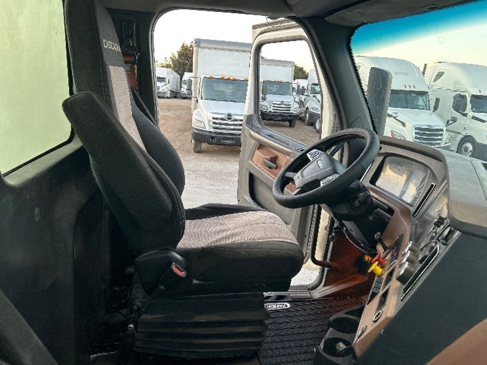 Day Cab Tractor-Heavy Duty Tractors-Freightliner-2020-T12664ST-Fontana-CA-356,248\n\t\tmiles-$ 59,250 - Image 14