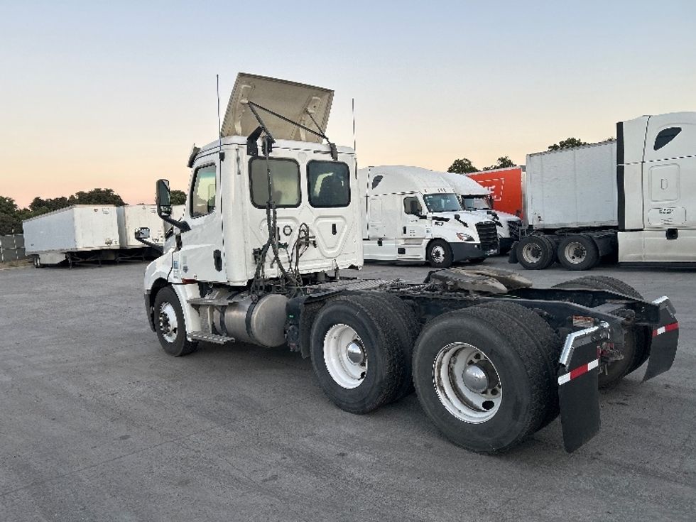 Day Cab Tractor-Heavy Duty Tractors-Freightliner-2020-T12664ST-Fontana-CA-356,248\n\t\tmiles-$ 59,250 - Image 5