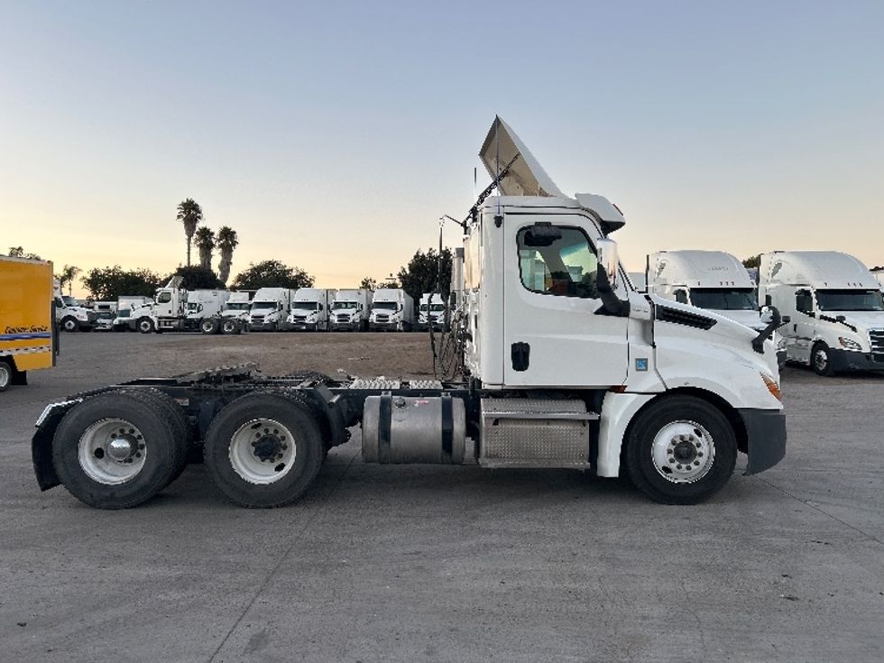 Day Cab Tractor-Heavy Duty Tractors-Freightliner-2020-T12664ST-Fontana-CA-356,248\n\t\tmiles-$ 59,250 - Image 8