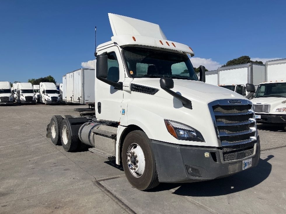 Day Cab Tractor-Heavy Duty Tractors-Freightliner-2020-T12664ST-Fontana-CA-357,617\n\t\tmiles-$ 58,500 - Image 1
