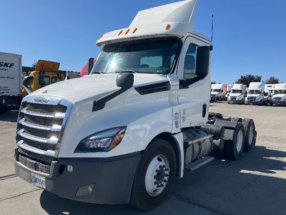 Day Cab Tractor-Heavy Duty Tractors-Freightliner-2020-T12664ST-Fontana-CA-357,617\n\t\tmiles-$ 58,500 - Image 3