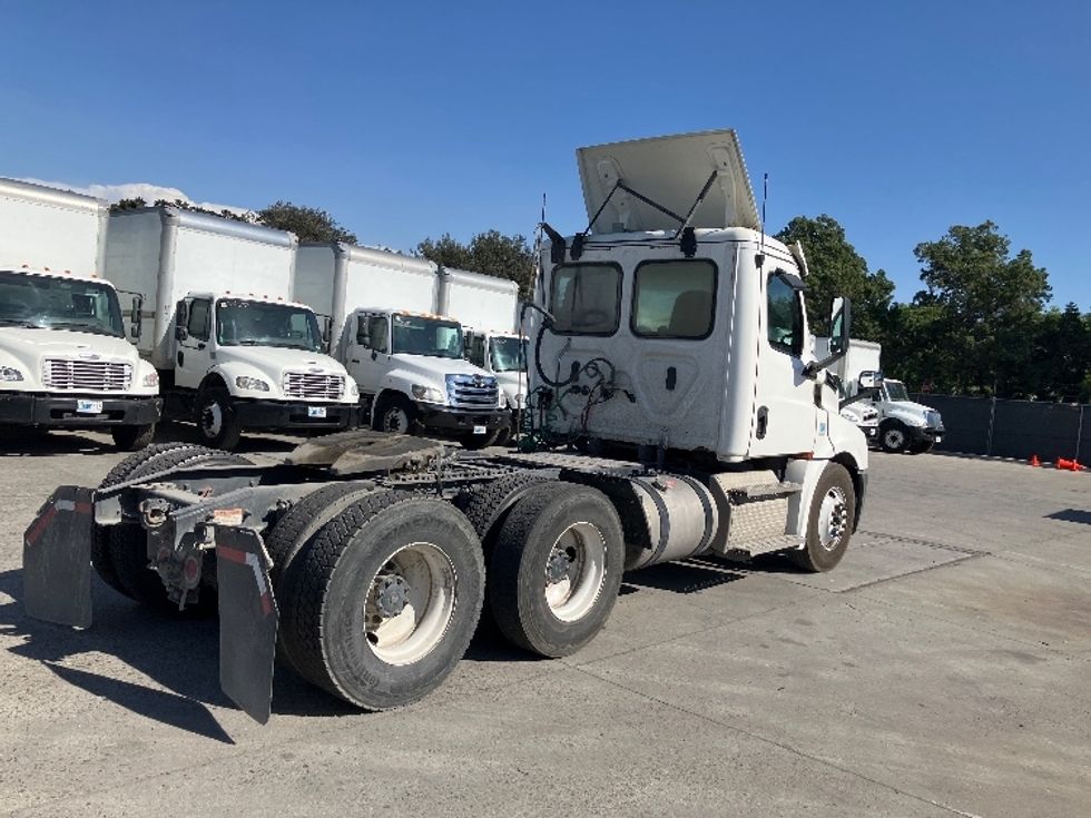 Day Cab Tractor-Heavy Duty Tractors-Freightliner-2020-T12664ST-Fontana-CA-357,617\n\t\tmiles-$ 58,500 - Image 7