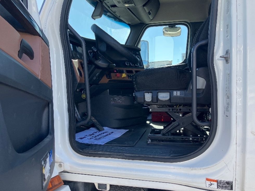 Day Cab Tractor-Heavy Duty Tractors-Freightliner-2020-T12664ST-Fontana-CA-357,617\n\t\tmiles-$ 58,500 - Image 9