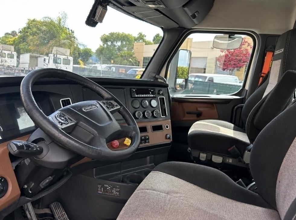 Day Cab Tractor-Heavy Duty Tractors-Freightliner-2020-T12664ST-Fontana-CA-359,003\n\t\tmiles-$ 53,500 - Image 10