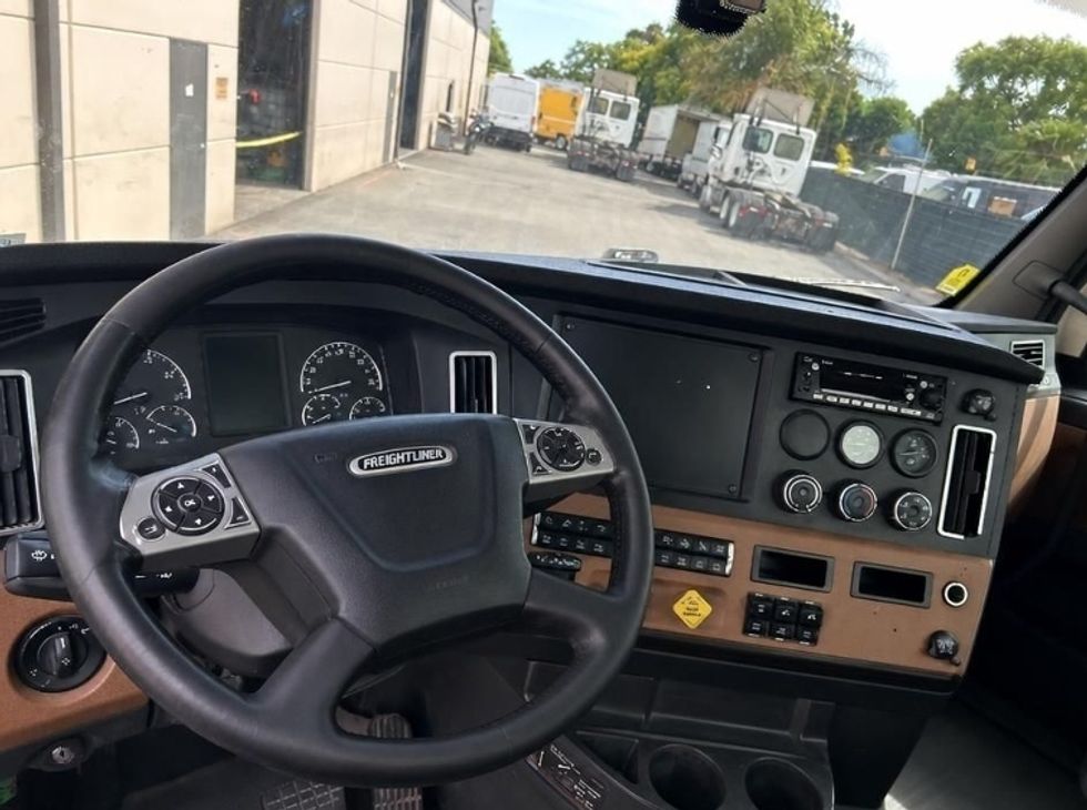 Day Cab Tractor-Heavy Duty Tractors-Freightliner-2020-T12664ST-Fontana-CA-359,003\n\t\tmiles-$ 53,500 - Image 11