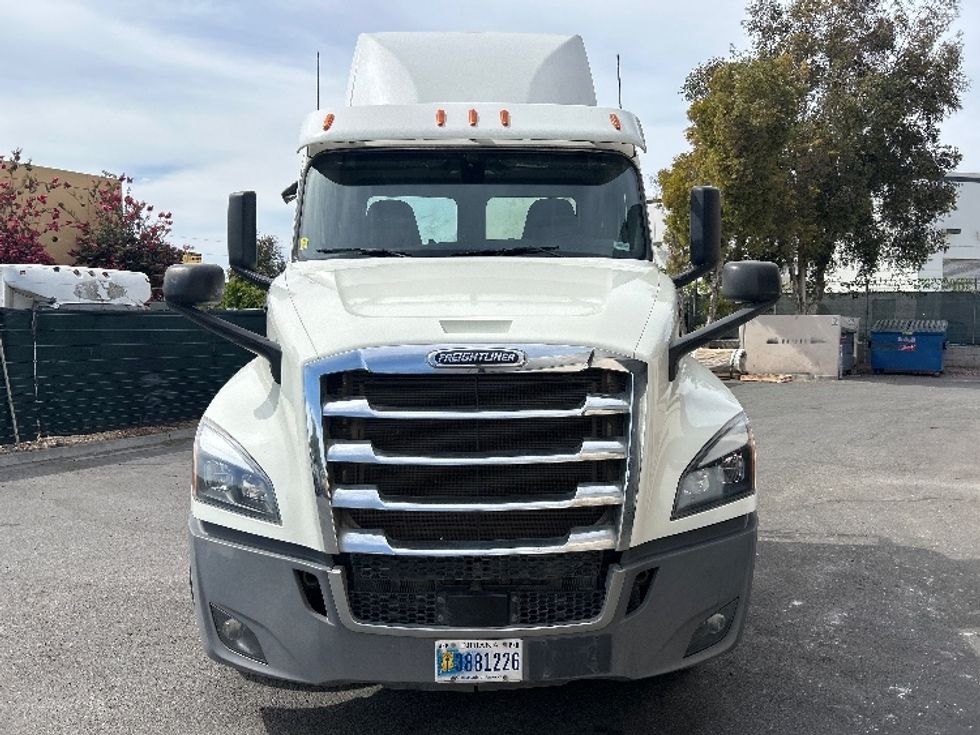 Day Cab Tractor-Heavy Duty Tractors-Freightliner-2020-T12664ST-Fontana-CA-359,003\n\t\tmiles-$ 53,500 - Image 2