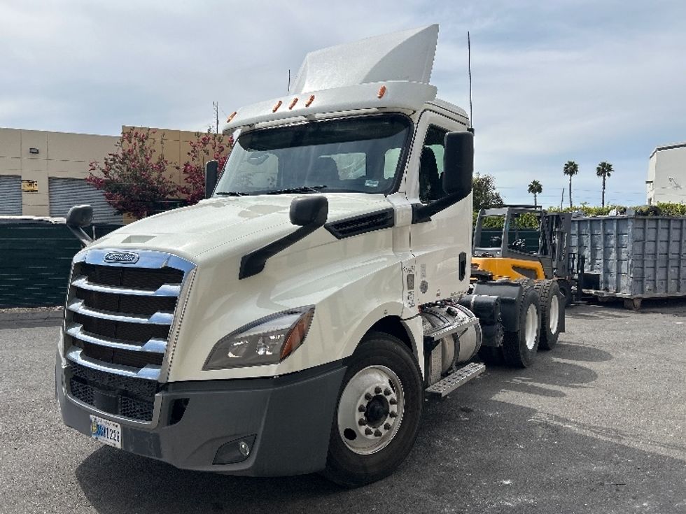 Day Cab Tractor-Heavy Duty Tractors-Freightliner-2020-T12664ST-Fontana-CA-359,003\n\t\tmiles-$ 53,500 - Image 3