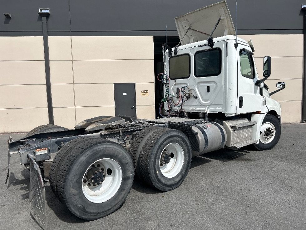 Day Cab Tractor-Heavy Duty Tractors-Freightliner-2020-T12664ST-Fontana-CA-359,003\n\t\tmiles-$ 53,500 - Image 7