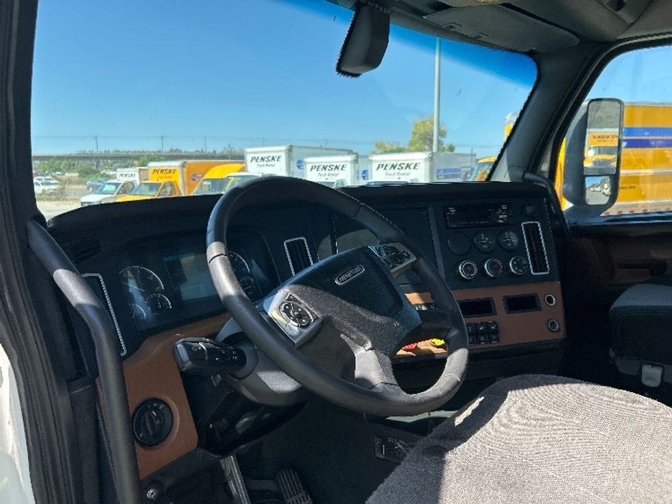 Day Cab Tractor-Heavy Duty Tractors-Freightliner-2020-T12664ST-Fontana-CA-362,827\n\t\tmiles-$ 51,250 - Image 10