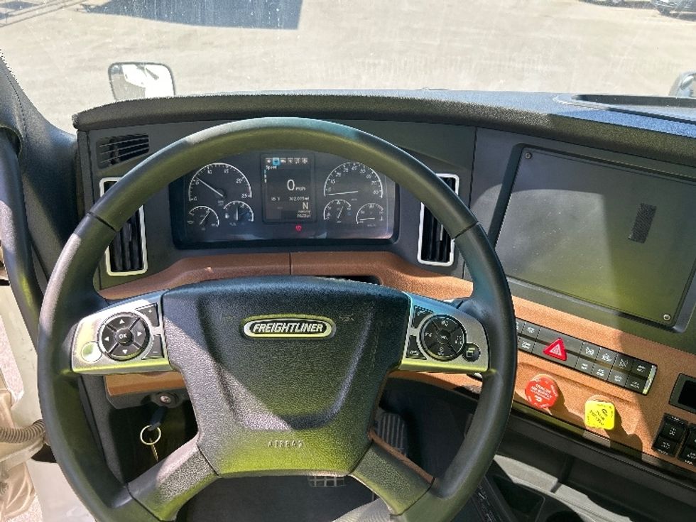 Day Cab Tractor-Heavy Duty Tractors-Freightliner-2020-T12664ST-Fontana-CA-362,827\n\t\tmiles-$ 51,250 - Image 11