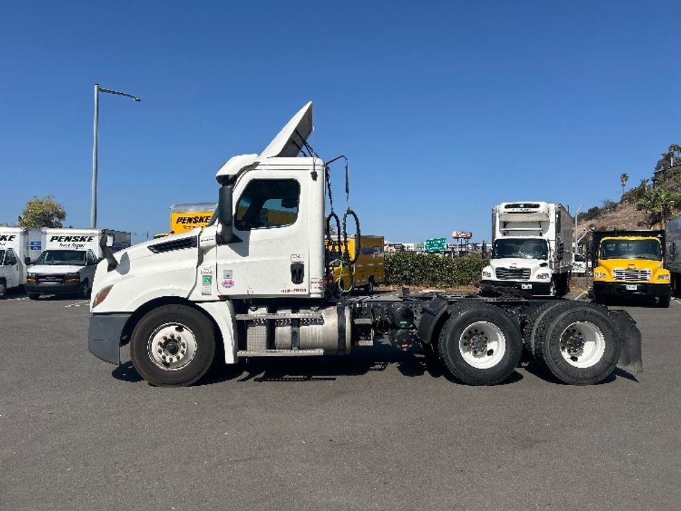 Day Cab Tractor-Heavy Duty Tractors-Freightliner-2020-T12664ST-Fontana-CA-362,827\n\t\tmiles-$ 51,250 - Image 4