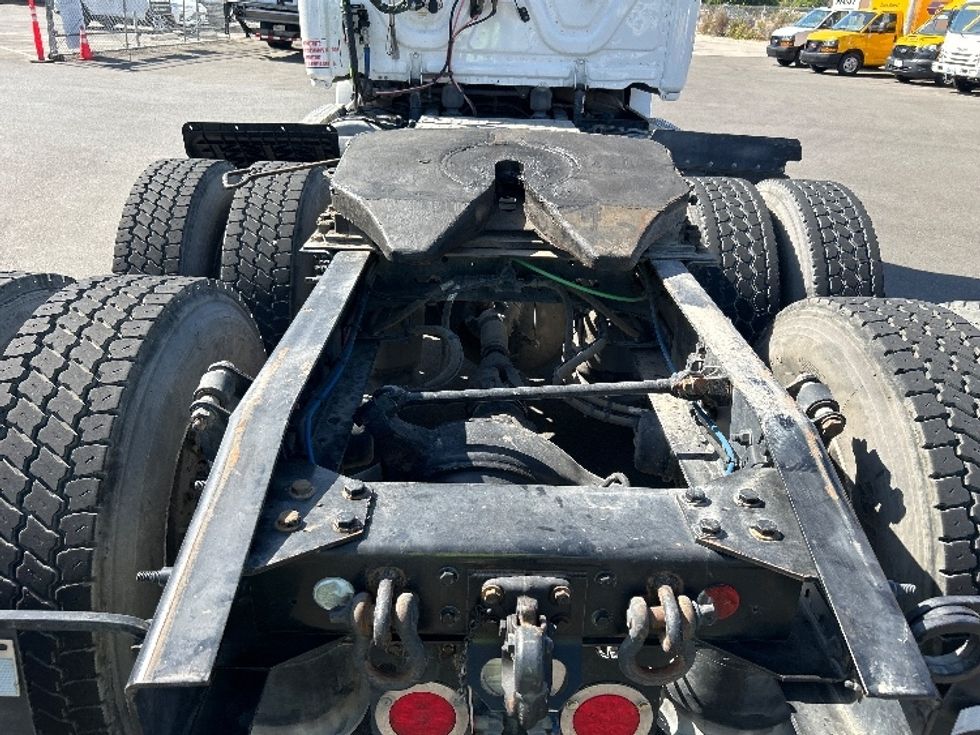 Day Cab Tractor-Heavy Duty Tractors-Freightliner-2020-T12664ST-Fontana-CA-362,827\n\t\tmiles-$ 51,250 - Image 6