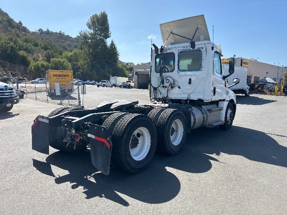 Day Cab Tractor-Heavy Duty Tractors-Freightliner-2020-T12664ST-Fontana-CA-362,827\n\t\tmiles-$ 51,250 - Image 7