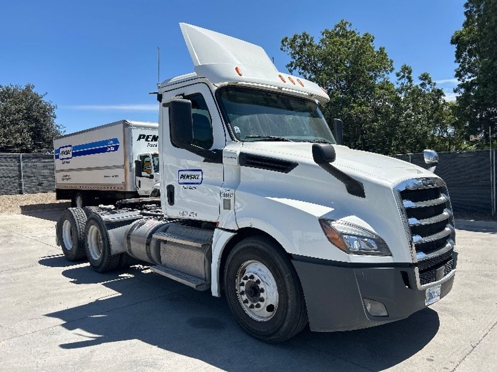 Day Cab Tractor-Heavy Duty Tractors-Freightliner-2020-T12664ST-Fontana-CA-367,706\n\t\tmiles-$ 53,000 - Image 1