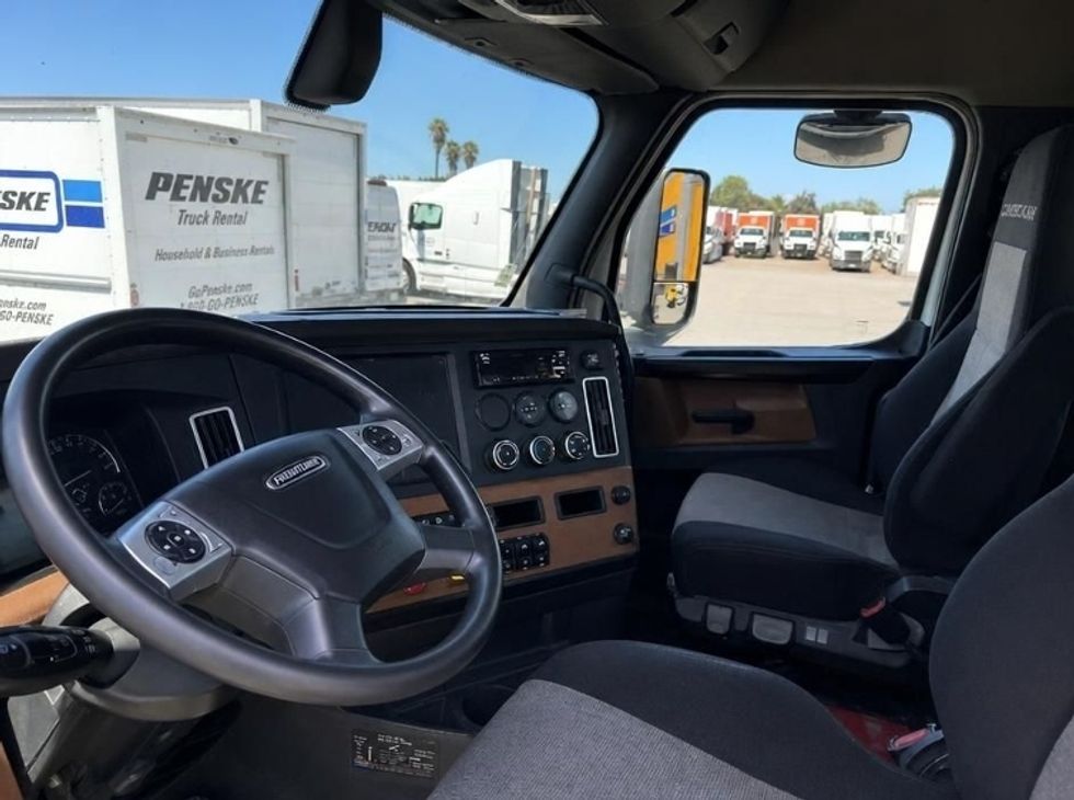 Day Cab Tractor-Heavy Duty Tractors-Freightliner-2020-T12664ST-Fontana-CA-367,706\n\t\tmiles-$ 53,000 - Image 10