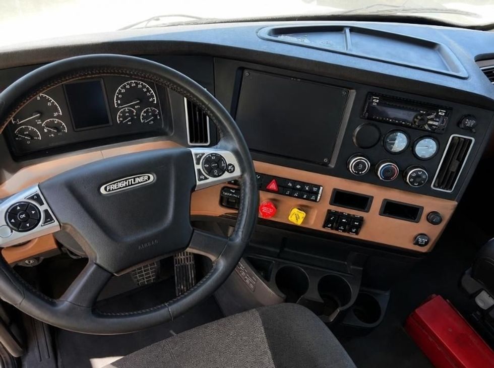 Day Cab Tractor-Heavy Duty Tractors-Freightliner-2020-T12664ST-Fontana-CA-367,706\n\t\tmiles-$ 53,000 - Image 11