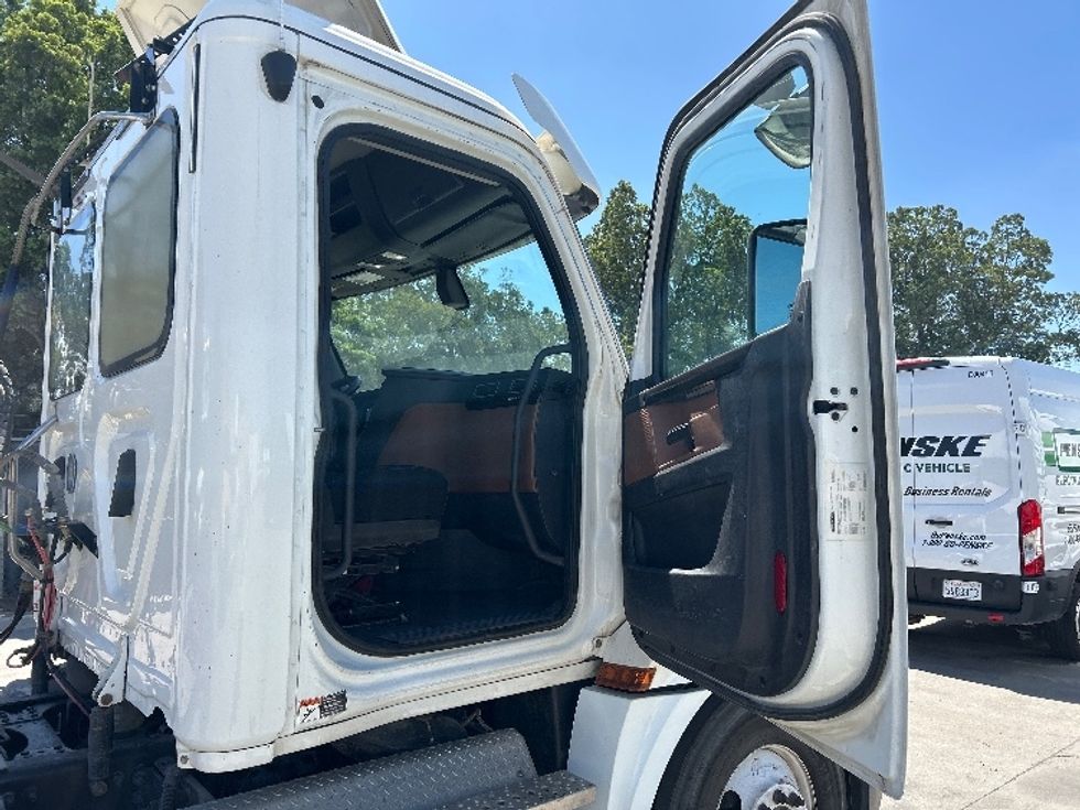 Day Cab Tractor-Heavy Duty Tractors-Freightliner-2020-T12664ST-Fontana-CA-367,706\n\t\tmiles-$ 53,000 - Image 12