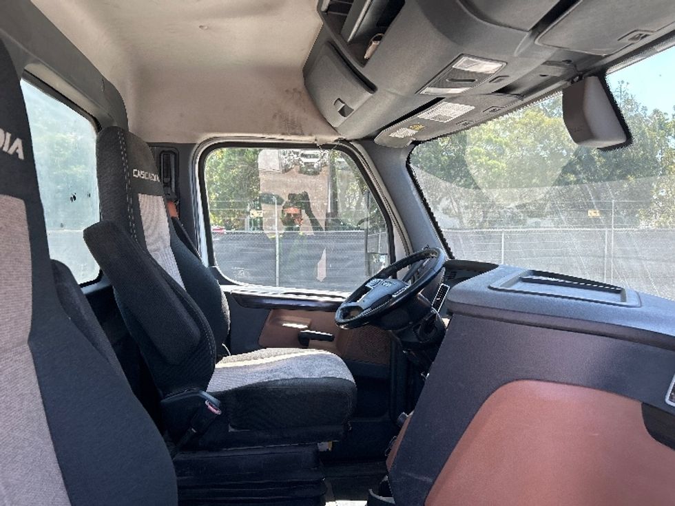 Day Cab Tractor-Heavy Duty Tractors-Freightliner-2020-T12664ST-Fontana-CA-367,706\n\t\tmiles-$ 53,000 - Image 14