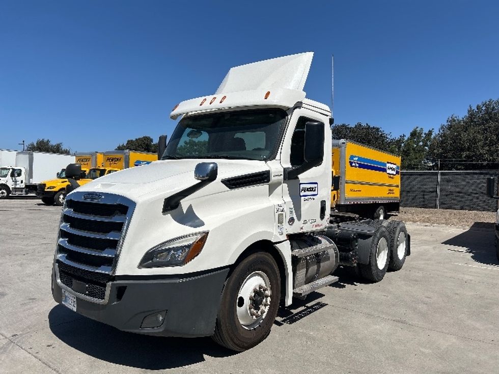 Day Cab Tractor-Heavy Duty Tractors-Freightliner-2020-T12664ST-Fontana-CA-367,706\n\t\tmiles-$ 53,000 - Image 3