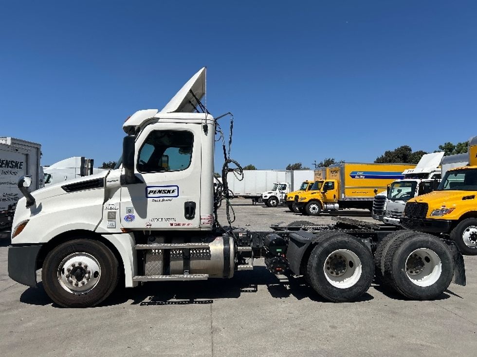 Day Cab Tractor-Heavy Duty Tractors-Freightliner-2020-T12664ST-Fontana-CA-367,706\n\t\tmiles-$ 53,000 - Image 4