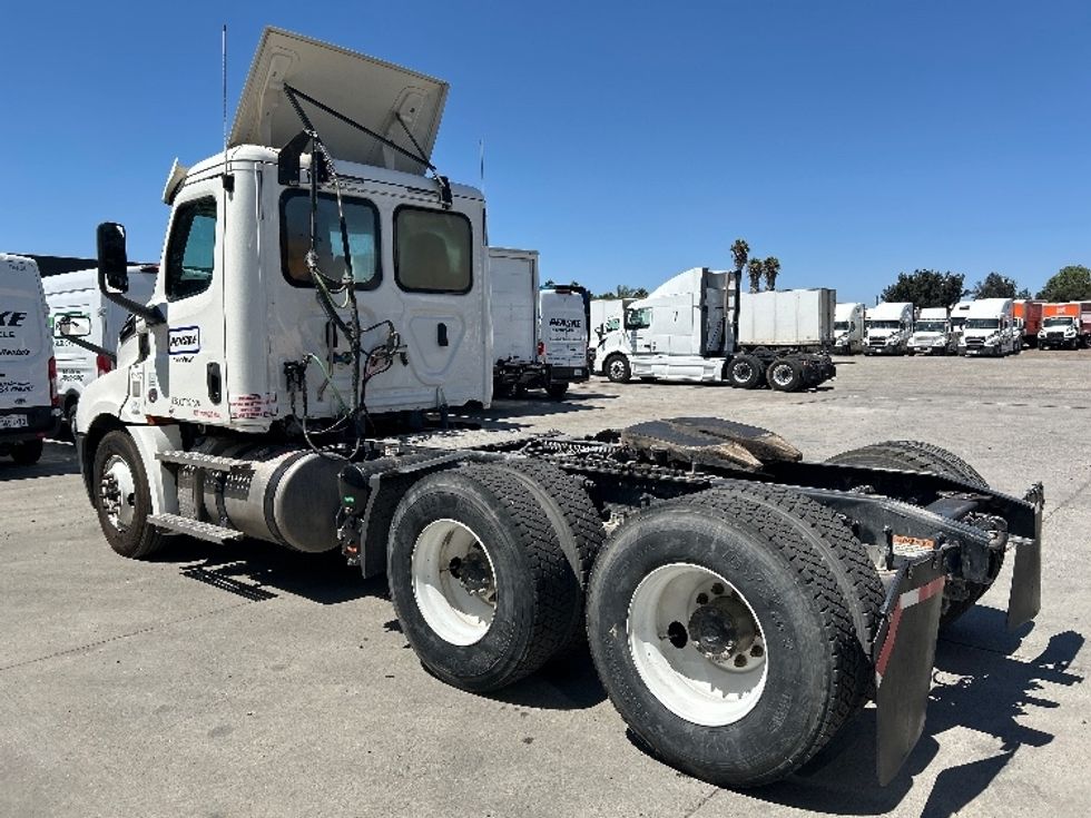 Day Cab Tractor-Heavy Duty Tractors-Freightliner-2020-T12664ST-Fontana-CA-367,706\n\t\tmiles-$ 53,000 - Image 5