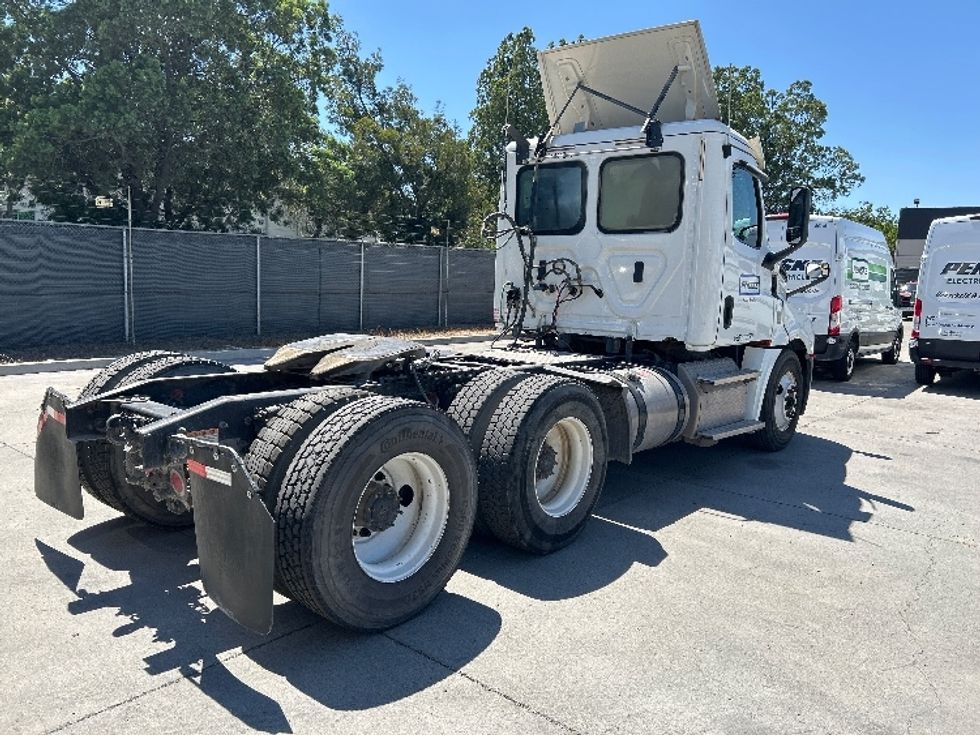 Day Cab Tractor-Heavy Duty Tractors-Freightliner-2020-T12664ST-Fontana-CA-367,706\n\t\tmiles-$ 53,000 - Image 7