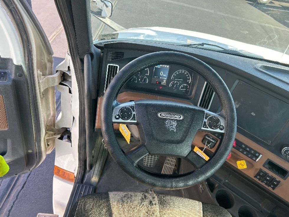 Day Cab Tractor-Heavy Duty Tractors-Freightliner-2020-T12664ST-Fontana-CA-373,770\n\t\tmiles-$ 53,750 - Image 11