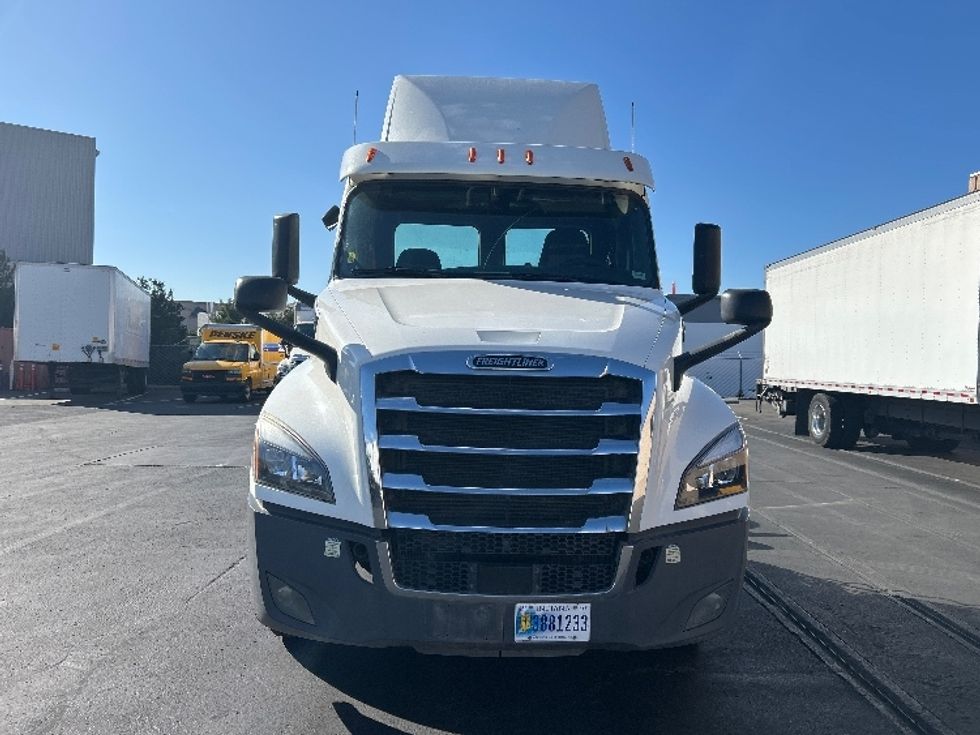 Day Cab Tractor-Heavy Duty Tractors-Freightliner-2020-T12664ST-Fontana-CA-373,770\n\t\tmiles-$ 53,750 - Image 2