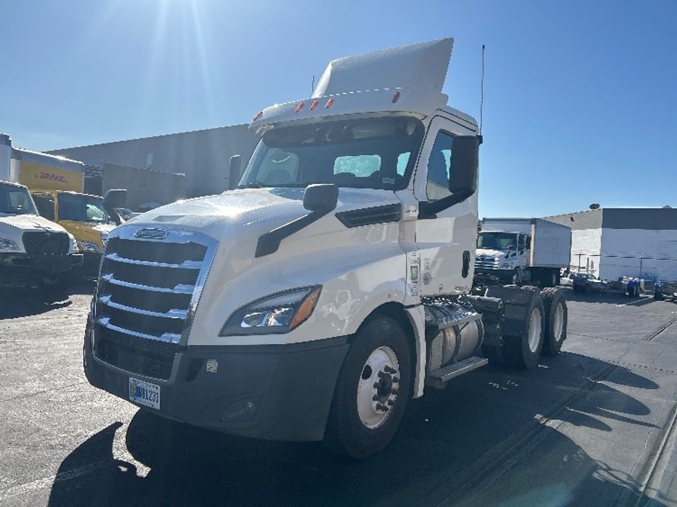 Day Cab Tractor-Heavy Duty Tractors-Freightliner-2020-T12664ST-Fontana-CA-373,770\n\t\tmiles-$ 53,750 - Image 3